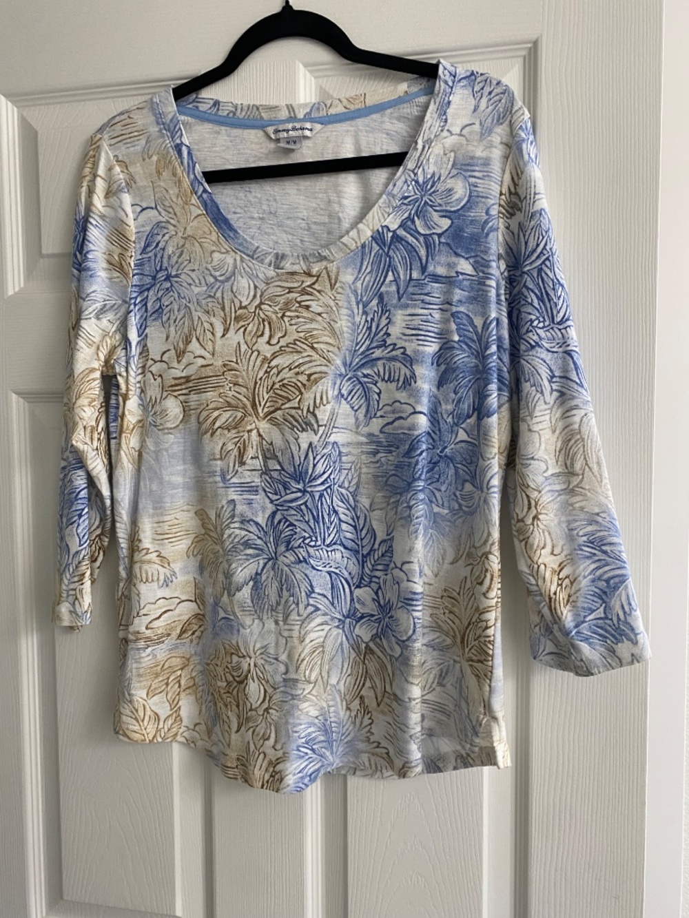 Tommy Bahama Women’s Blue & Beige Tropical Floral Top – Size M - Picture 2 of 4